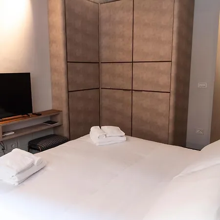 Ponte Vecchio Luxury And Stylish Florence